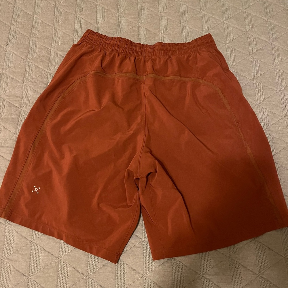 Lululemon Men’s Pace Breaker Shorts Burnt Orange - Picture 2 of 2